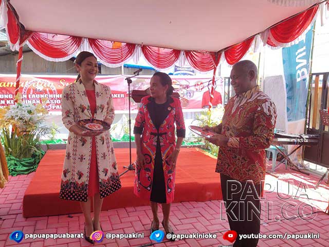 peresmian-gedung-dekranasda-papua-barat-a Diresmikan Gubernur, Gedung Dekranasda Diharap Pacu Kreativitas Perajin Papua Barat