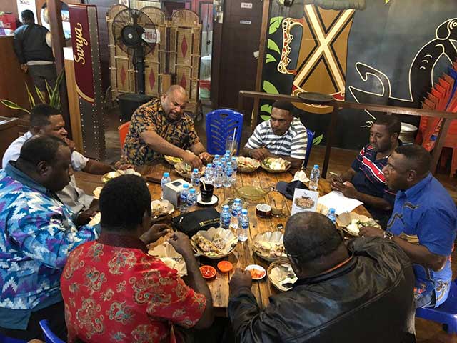 rapat-pembentukan-alumnis-universitas-Sains-dan-Teknologi-Jayapura-di-Papua-Barat Alumni USTJ Bakal Bentuk Ikatan di Papua Barat