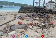 Warga Pulau Mansinam Minta Armada Penanganan Sampah Laut Warga Pulau Mansinam Minta Armada Penanganan Sampah Laut