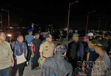 Gubernur Papua Barat Berlayar ke Pulau Fani, Perbatasan Indonesia-Palau Gubernur Papua Barat Berlayar ke Pulau Fani, Perbatasan Indonesia-Palau