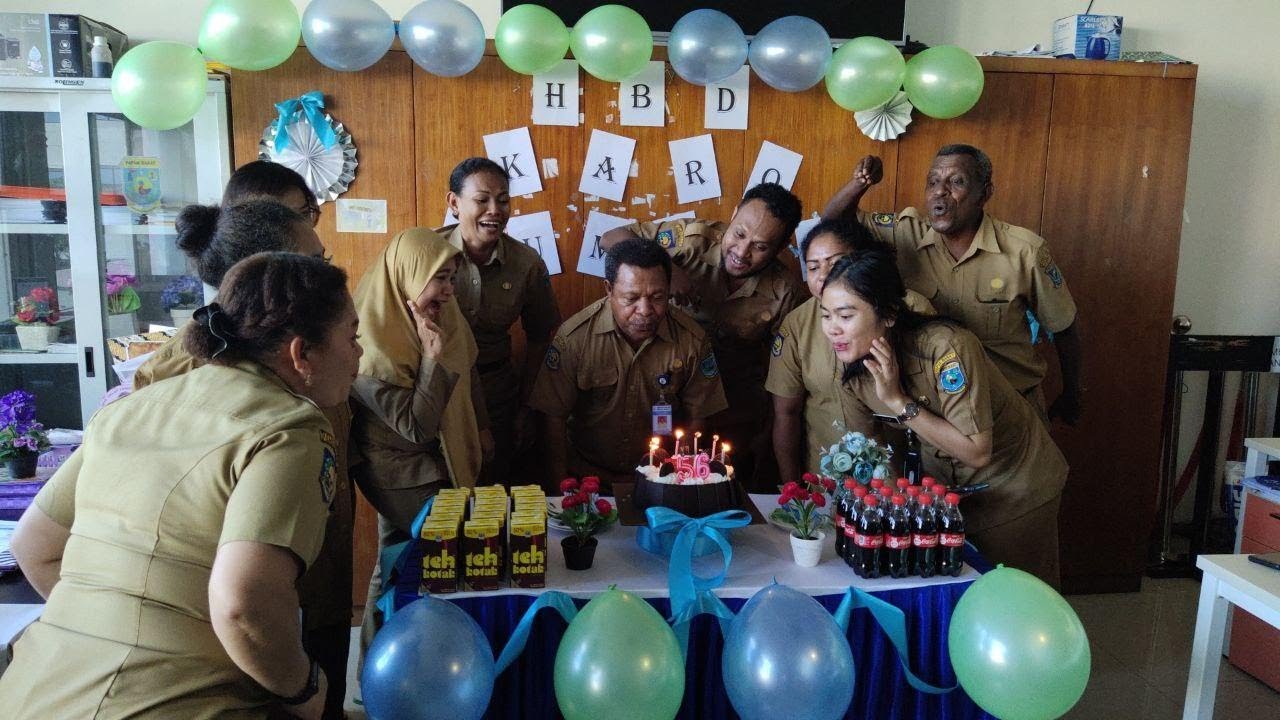 Karo Humas Papua Barat Dapat Surprise HUT ke-56
