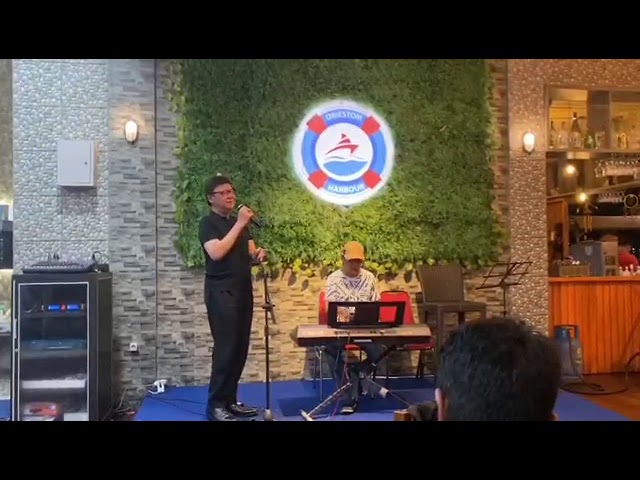 Kala MenPAN RB Nyanyi di Oriestom Bay, Merdu Tidak?