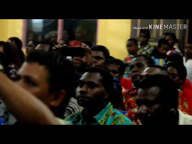 Group Remaja Masjid Bawakan Lagu di Acara Natal Distrik Teluk Arguni