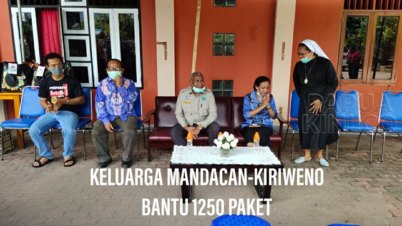 Keluarga Mandacan-Kiriweno Berbagi Kasih di Rumah Ibadah
