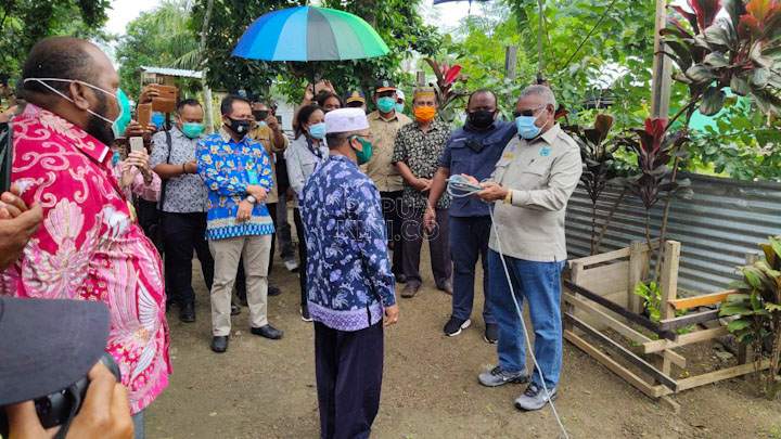 Gubernur dan Bupati Mansel Sumbang Pribadi 10 Hewan Kurban Gubernur dan Bupati Mansel Sumbang Pribadi 10 Hewan Kurban