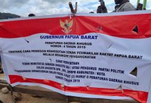 Rombongan Gubernur Papua Barat Dipalang di Kampung Situbey Pegaf Rombongan Gubernur Papua Barat Dipalang di Kampung Situbey Pegaf