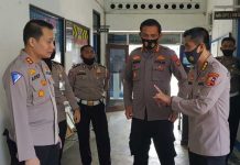 Terendam Banjir, Buat SIM di Polres Sorong Kota Tunggu Alat Baru Dari Korlantas Terendam Banjir, Buat SIM Baru di Polres Sorong Kota Tunggu Alat Baru Dari Korlantas