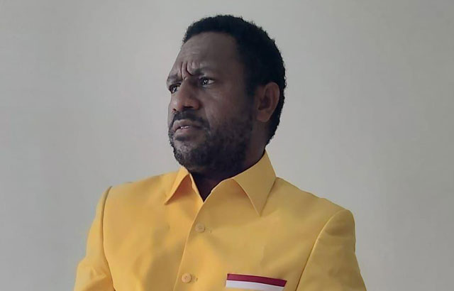 Plt-Ketua-Golkar-Maybrat-Jois-Kambu Golkar Maybrat Optimis Rudy Timisela Menang Aklamasi di Musda