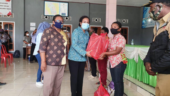 PKK Papua Barat Salurkan Bantuan di Distrik Sidey