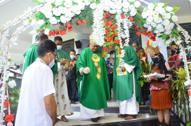 Uskup Manokwari Sorong Resmikan Menara Lonceng Paroki Santo Agustinus Manokwari