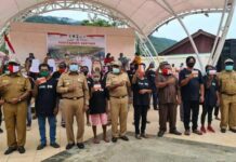 1.625 Warga Wondama Dapat Tangan Kasih Pemprov 1.625 Warga Wondama Dapat Tangan Kasih Pemprov