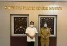 Gubernur Papua Barat Sampaikan Rencana Pembangunan ke Kepala Staf Kepresidenan Gubernur Papua Barat Sampaikan Rencana Pembangunan ke Kepala Staf Kepresidenan