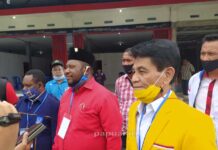 Markus Waran Minta Warga Biasakan Buang Sampah Pada Tempatnya Markus Waran Minta Warga Biasakan Buang Sampah Pada Tempatnya