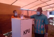 Elysa Auri Bersama Istri Mencoblos di TPS 07 Iriati