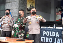 Polisi Tegas Tembak Pendukung Rizieq, 6 Tewas 4 Lari Polisi Tegas Tembak Pendukung Rizieq, 6 Tewas 4 Lari