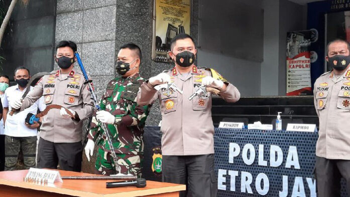 Polisi Tegas Tembak Pendukung Rizieq, 6 Tewas 4 Lari