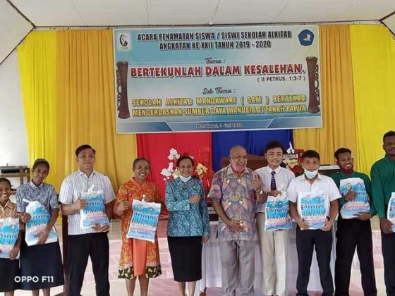 PKK Papua Barat Berbagi Kasih Natal di Sekolah Agama