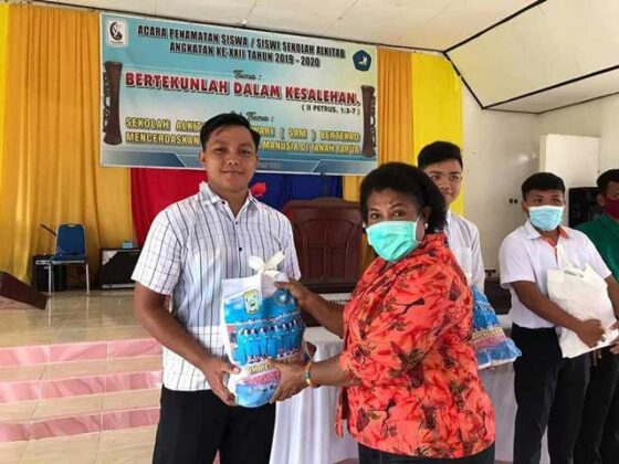 PKK Papua Barat Berbagi Kasih Natal di Sekolah Agama