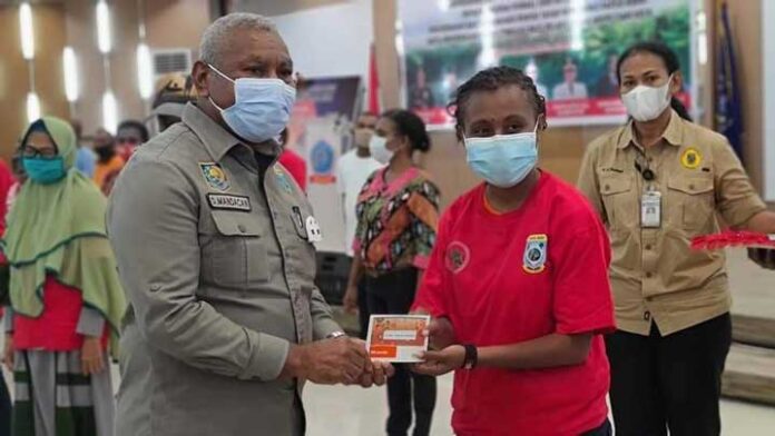 Pemprov Papua Barat Kucurkan 21,9 M Tangan Kasih di Maybrat dan Sorong Selatan