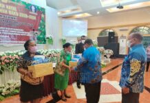 Ikatan Alumni USTJ Papua Barat Berbagi Kasih di Tahun Baru Ikatan Alumni USTJ Papua Barat Berbagi Kasih di Tahun Baru