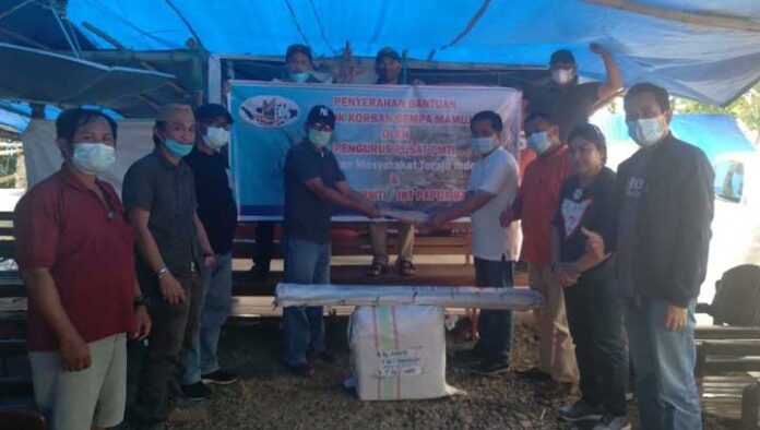 PMTI dan IKT Papua Barat Salurkan Bantuan Korban Gempa Mamuju