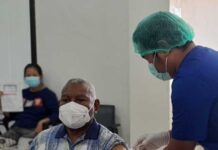 Gubernur Papua Barat Vaksinasi Covid-19 Dosis Kedua Gubernur Papua Barat Vaksinasi Covid-19 Dosis Kedua
