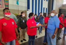 Gubernur Salurkan Tangan Kasih Tahap II dan Bahan Pokok Tahap III Teluk Bintuni Gubernur Salurkan Tangan Kasih Tahap II dan Bahan Pokok Tahap III Teluk Bintuni