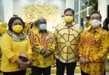 Airlangga Perkenalkan Lambert Jitmau di Peresmian Kantor DPP Golkar Airlangga Perkenalkan Lambert Jitmau di Peresmian Kantor DPP Golkar