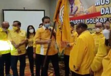 Lambertus Jitmau Terpilih Aklamasi Ketua Golkar Papua Barat Lambertus Jitmau Terpilih Aklamasi Ketua Golkar Papua Barat