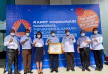 Papua Barat Raih Penghargaan BNPB Papua Barat Raih Penghargaan BNPB