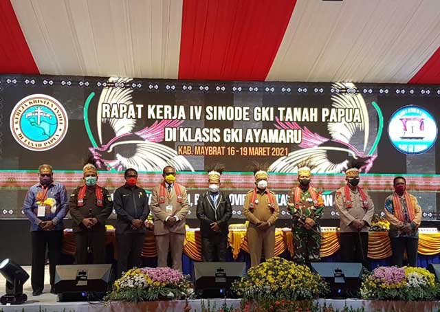 GKI Tanah Papua Beri Penghargaan Bapak Pembangunan ke Gubernur Papua Barat