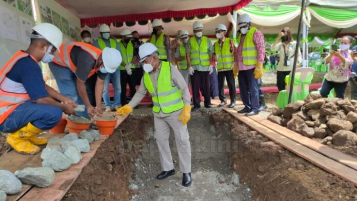 Gubernur Papua Barat Letakkan Batu Pertama Samsat Manokwari Selatan