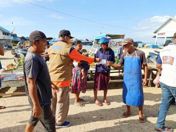 BPBD Papua Barat Bagi Masker di Pasar Jembatan Puri Sorong, Sosialisasi di Pulau Doom