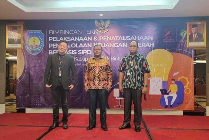 Buka Bimtek P3KD Basis SIPD, Bupati Teluk Bintuni Ingatkan Sistem Pengelolaan Keuangan