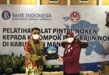Mama Gub Apresiasi Bank Indonesia Papua Barat Latih Pemakaian Alat Pintal Noken Mama Gub Apresiasi Bank Indonesia Papua Barat Latih Pemakaian Alat Pintal Noken