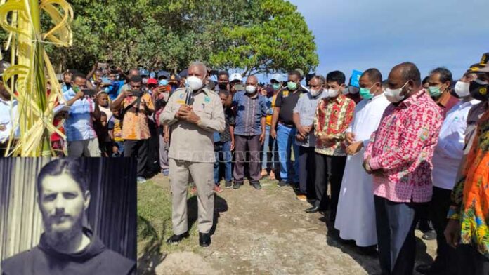 gubernur-papua-barat-tugu-pertobatan-pembunuhan-pastor-momi-waren-bupati-mansel-wakil-bupati-mansel-(6) Gubernur Papua Barat Resmikan Tugu Pengampunan Pater Auxilius Guikers di Momi Waren