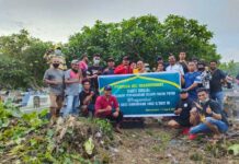 3 Anggota DPR Papua Barat Ikut Bersihkan Makam Islam Bersama Pemuda Kei Manokwari 3 Anggota DPR Papua Barat Ikut Bersihkan Makam Islam Bersama Pemuda Kei Manokwari