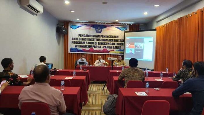 LLDIKTI Dorong Perguruan Tinggi di Manokwari Tingkatkan Akreditasi