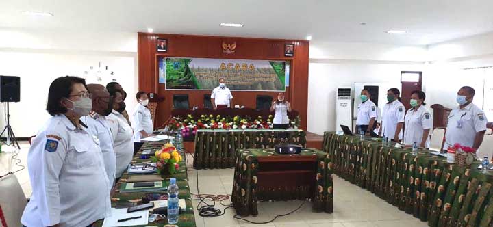 Kepala Dinas Kehutanan Papua Barat Serahkan DPA