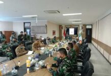 Panglima TNI Kenalkan SMA Pradita Dirgantara ke Gubernur Papua Barat Panglima TNI Kenalkan SMA Pradita Dirgantara ke Gubernur Papua Barat