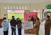 Rosaline Rumaseuw Beri Bantuan Alat PCR di Kaimana Rosaline Rumaseuw Beri Bantuan Alat PCR di Kaimana