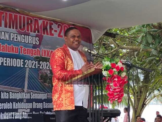 Bupati Manokwari Lantik Romer Tapilatu Ketua KKAMT Manokwari
