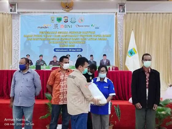 Gubernur Papua Barat Kembali Salurkan Bantuan Bapok dan Tangan Kasih Manokwari