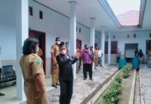 Wakil Bupati Kaimana: Jangan Ada Gerakan Tambahan Penggunaan Dana Desa Wakil Bupati Kaimana: Jangan Ada Gerakan Tambahan Penggunaan Dana Desa