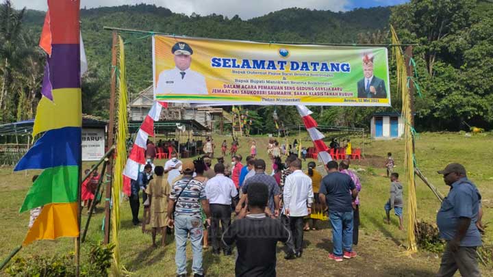 Gubernur dan Bupati Manokwari Paku Seng GKI Saukoreri Saumarin