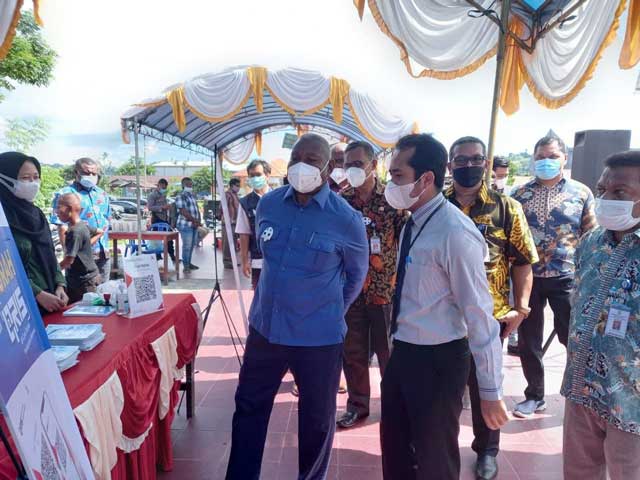 Pasar Murah Manokwari, Gubernur Salurkan Bantuan 1000 Paket Bapok