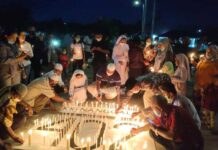 Bupati Manokwari Tabur Bunga Tenggelamnya KRI Nanggala 402 Bupati Manokwari Tabur Bunga Tenggelamnya KRI Nanggala 402