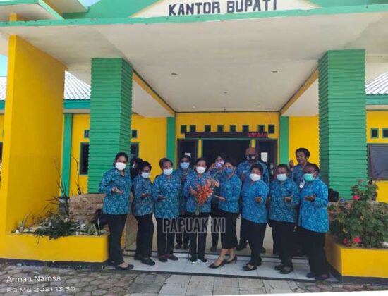 PKK Papua Barat Salurkan Bantuan Bapok dan PAUD di Pegunungan Arfak