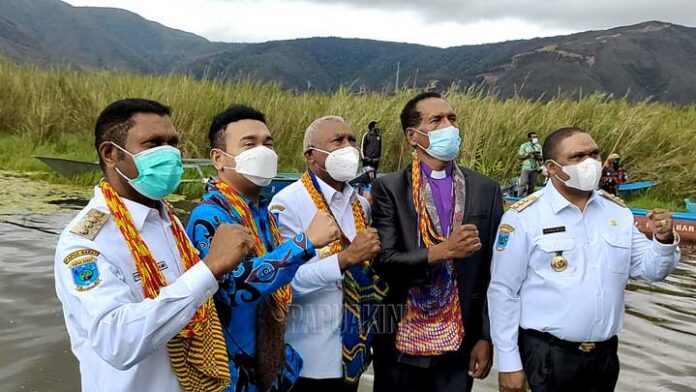 temu-pemuda-gpkai-lepas-bibit-nila-danau-anggi Buka Temu Nasional Pemuda GPKAI, Gubernur Papua Barat Sebar Bibit Nila di Danau Anggi