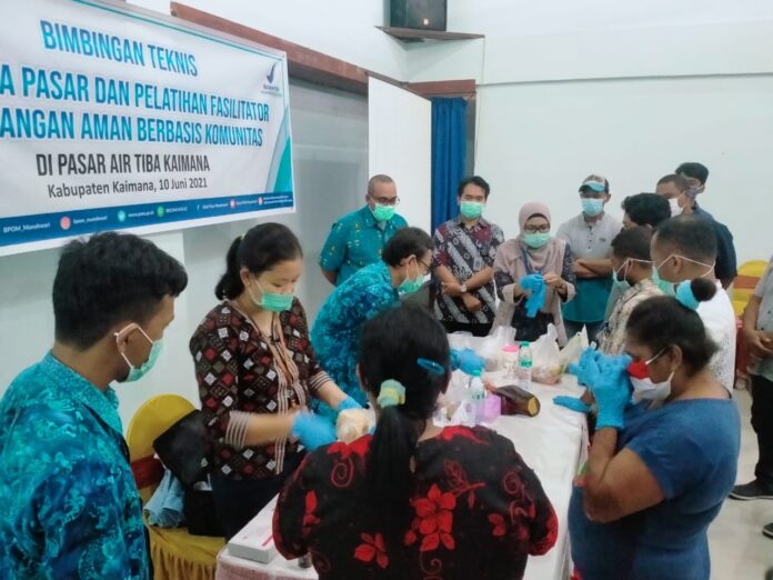 BPOM Manokwari Latih Anggota Komunitas Pasar Kaimana